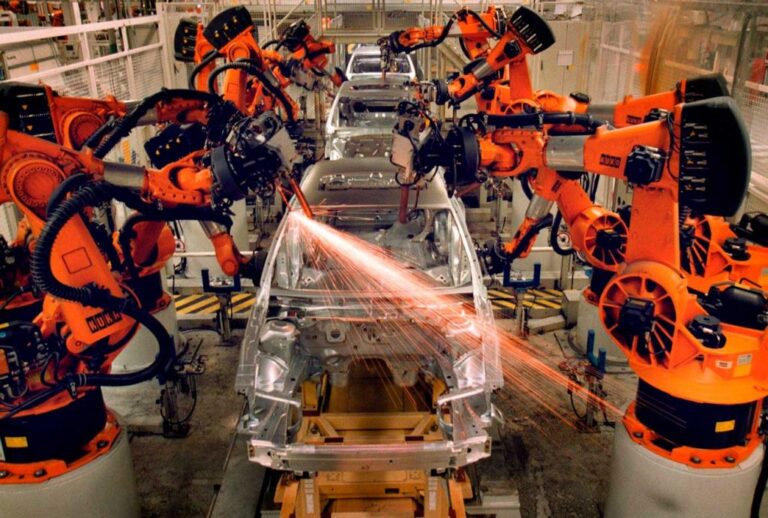 Los robots en la industria automovilística: inteligentes, móviles, colaborativos y adaptables